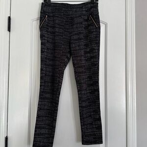 Yado Black and Gray Patterned Pull-on cropped leggings size Large